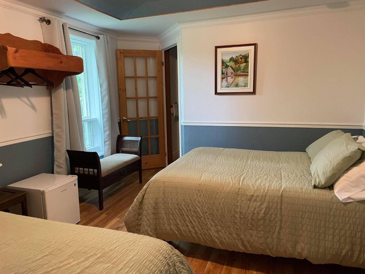 Chicoutimi Auberge Les Deux Tours מראה חיצוני תמונה